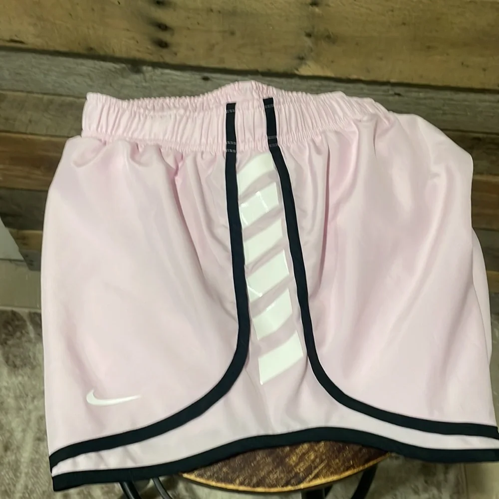 Light pink - Nike Tempo shorts - women"s SMALL - Picture 8 of 9